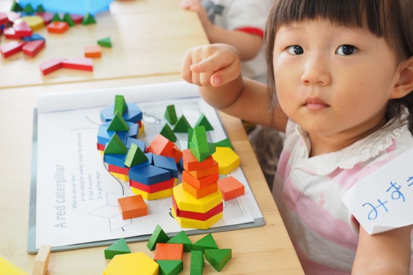 【バンコク・教育】パターンブロックとは？子どもの新しい可能性に気づく、伸ばす！